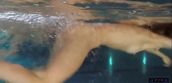  Petite body teen Vi Shy gives swimming pool striptease